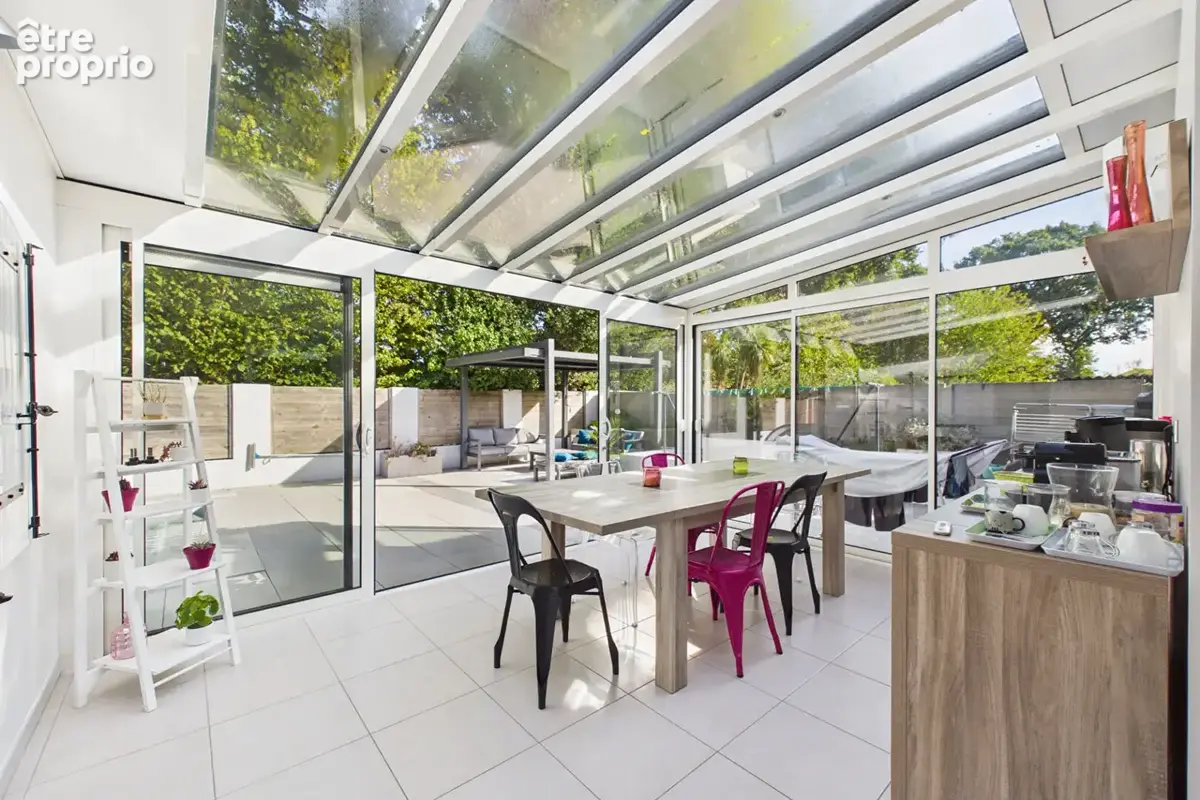 OUDAIRIES - Maison 5 ch - 160 m² - Piscine, terrain clos au calme - photo 2