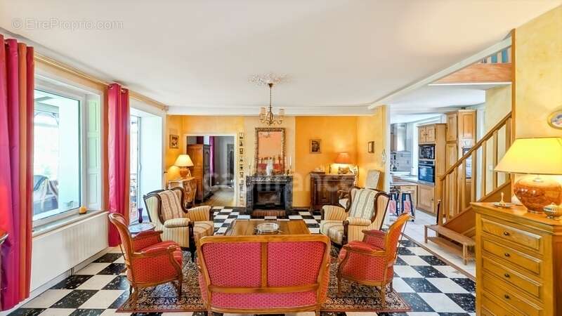 Dpt Saône et Loire (71), à vendre à 15 mn de St Marcel Villa de 163 m² et Maison ou Gite de 95 m² terrain de 4000 m² - photo 9