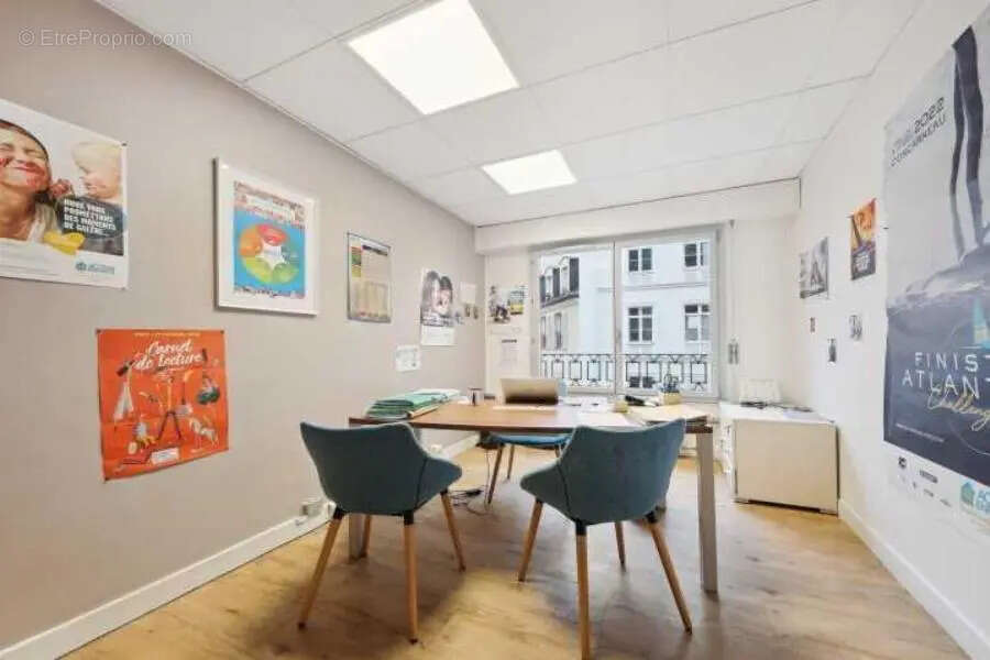 Commerce à PARIS-8E