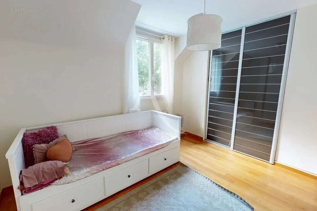 Maison à SAINT-THIBAULT-DES-VIGNES