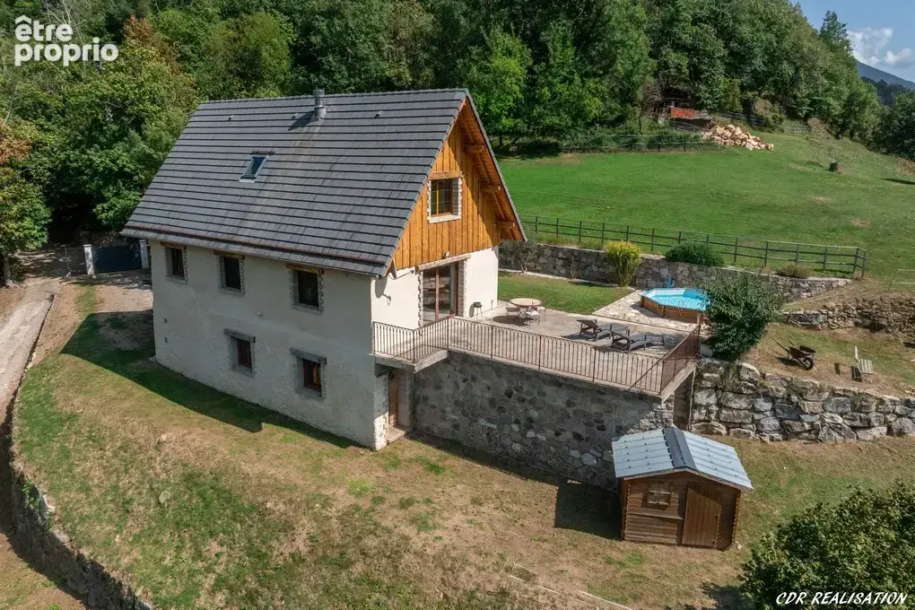 Propriété d'exception! Très beau chalet 4 pièces sur plus d'un hectare de terrain attenant. - photo 4