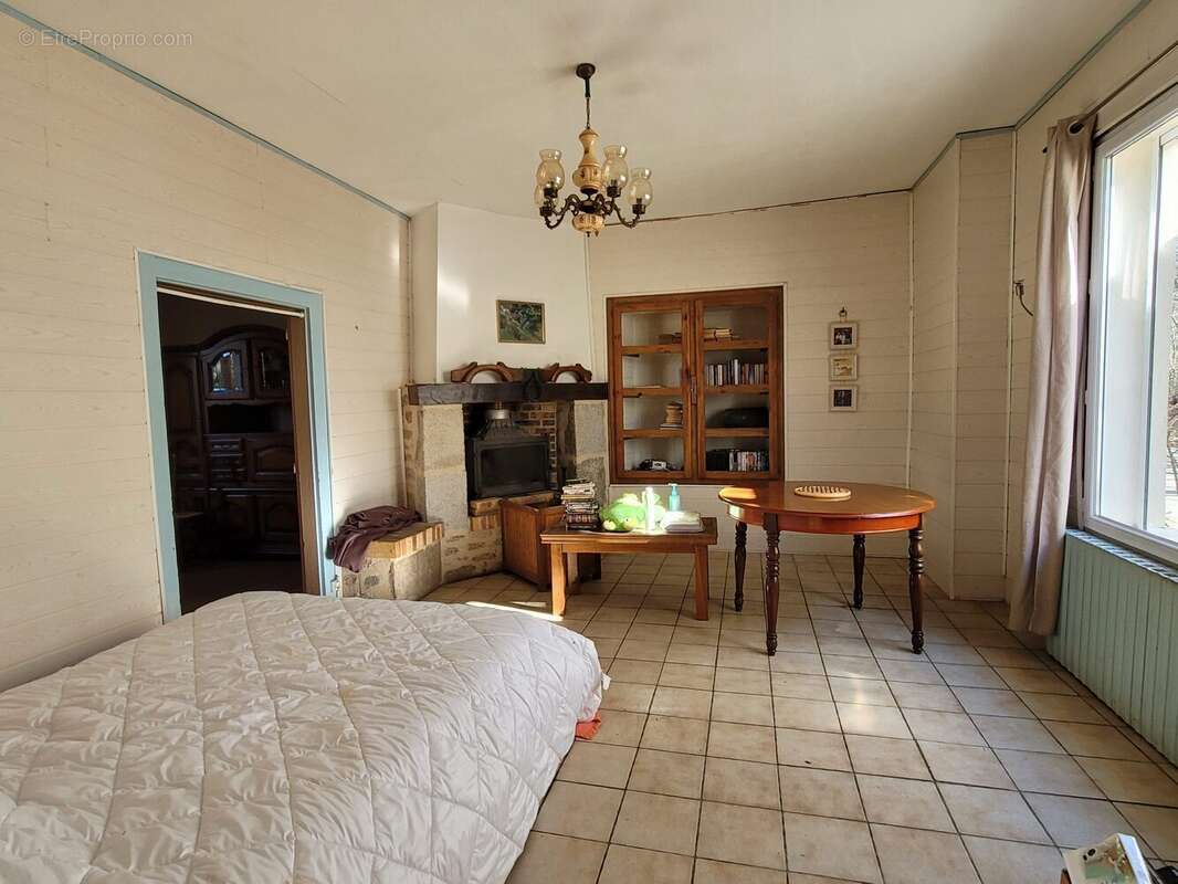 Maison à SAINT-LEONARD-DE-NOBLAT