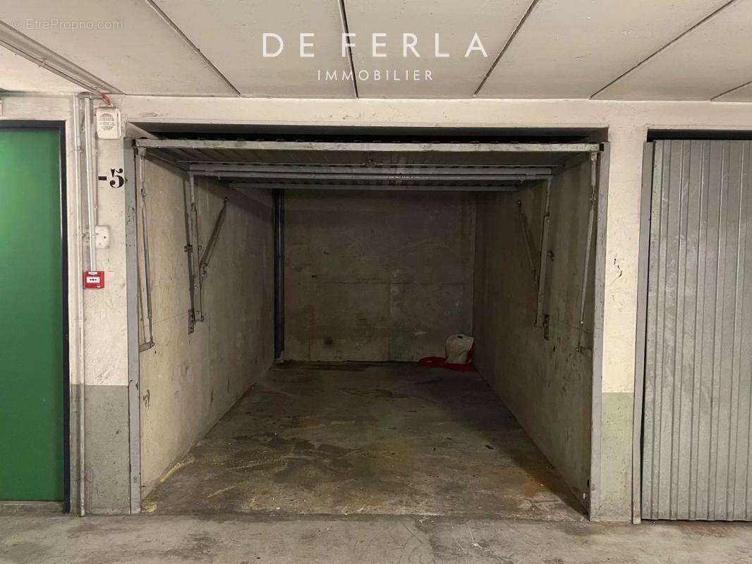 Parking à PARIS-14E