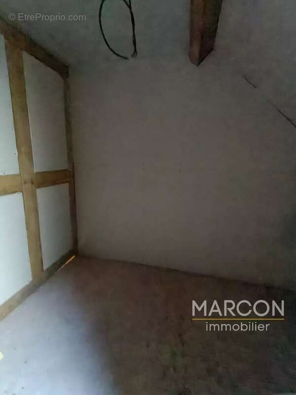 Maison à SAINT-HILAIRE-LE-CHATEAU