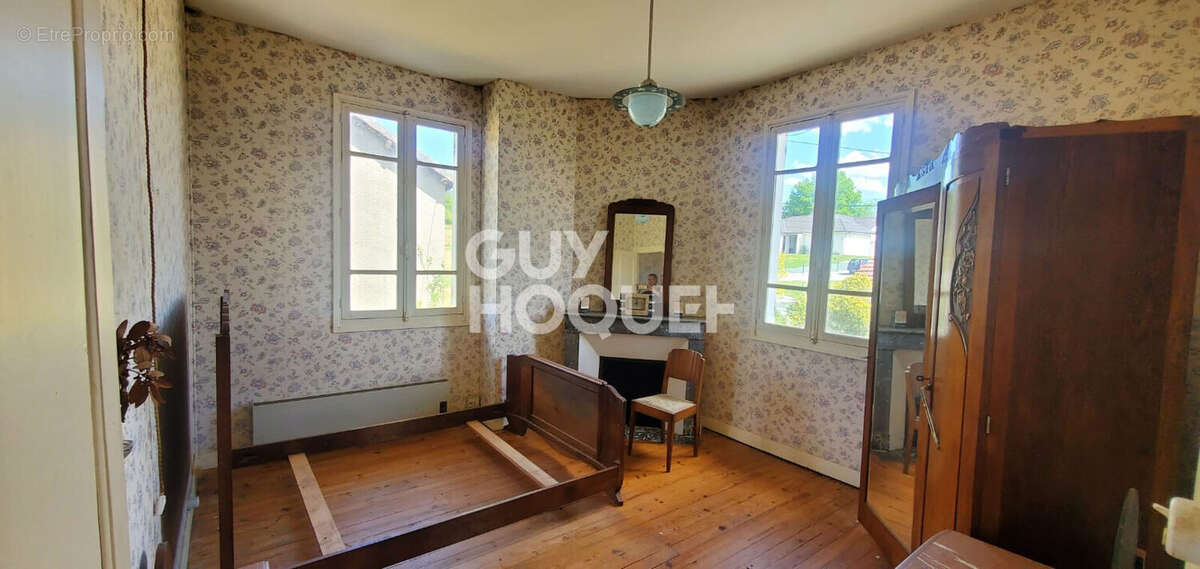 Maison à SERRES-SAINTE-MARIE