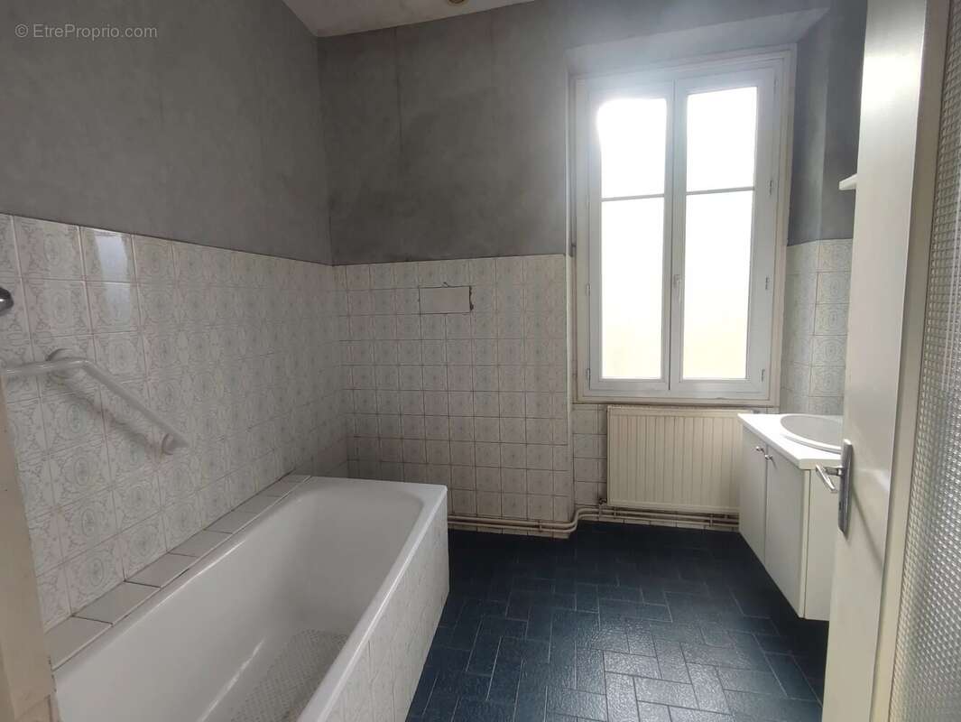 Maison à PIEGUT-PLUVIERS