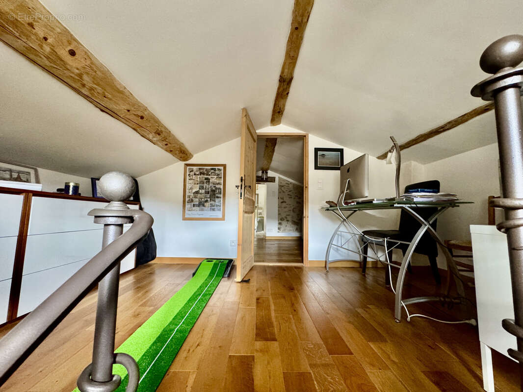 Maison à SAINT-VICTOR-LA-COSTE