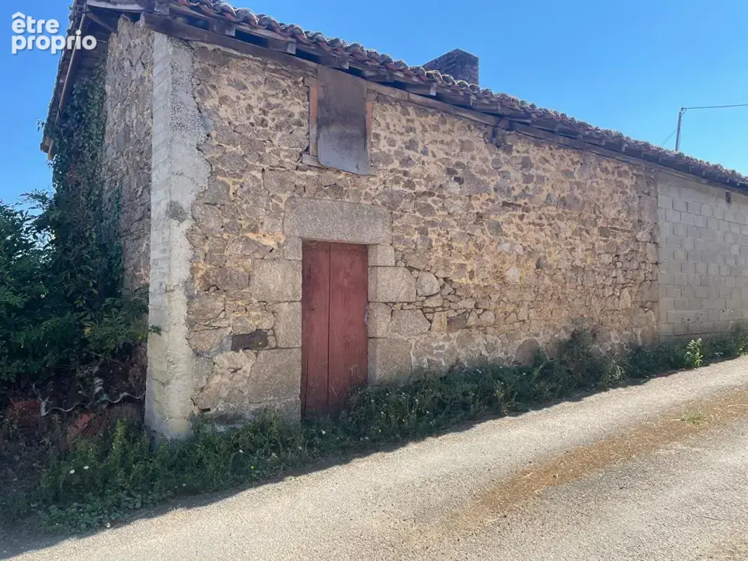 A Cognac la Forêt -Terrain  à bâtir de 1060 m2 avec un vrai potentiel d'aménagement - photo 3