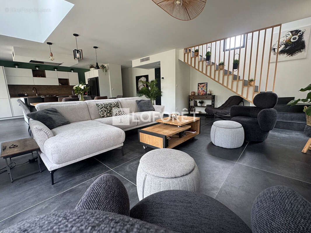Villa contemporaire 6 pièce(s) 139.54 m2 - photo 4