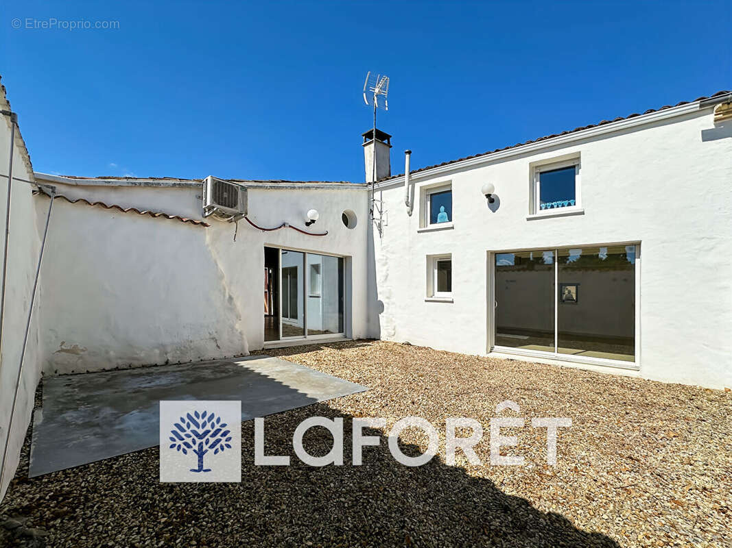 Maison en pierre à vendre entre GEMOZAC (17260) et PONS (17800), à TANZAC (17260) - Référence 4090 - photo 3