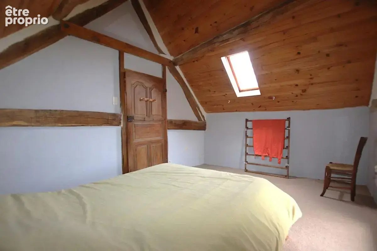Ensemble immobilier avec gîte et potentiel second gîte - Maison T7 de 211 m² sur terrain arboré - photo 10