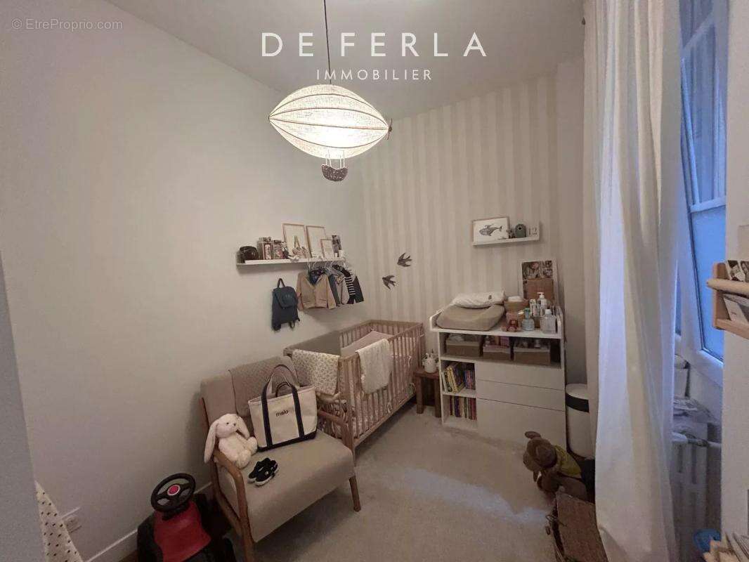 Appartement à PARIS-16E