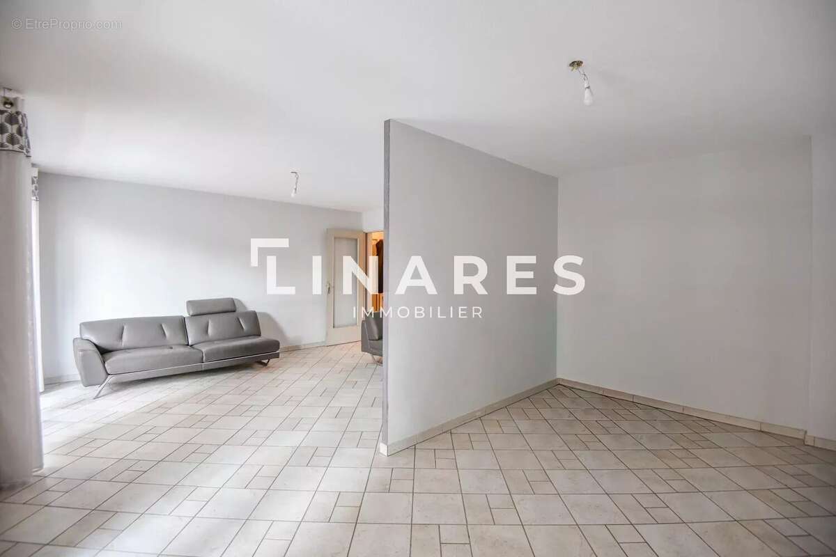 Appartement à MARSEILLE-4E