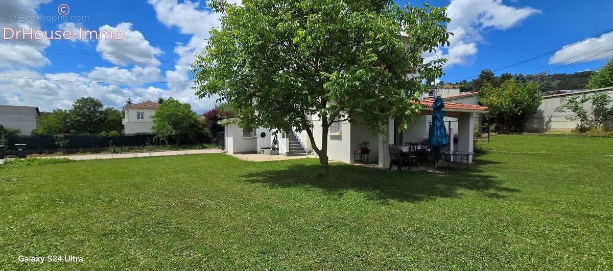 Maison 250 m² à Unieux  - photo 23