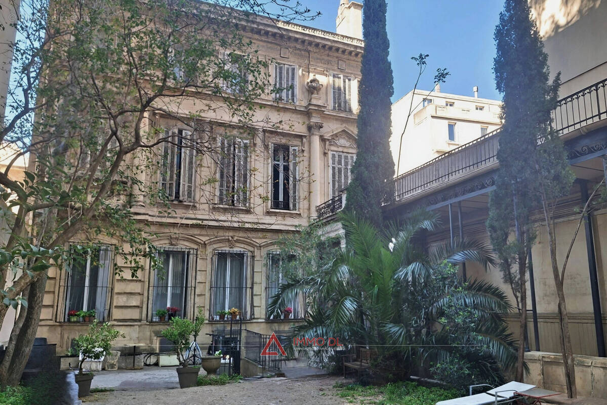 Appartement à MARSEILLE-1E