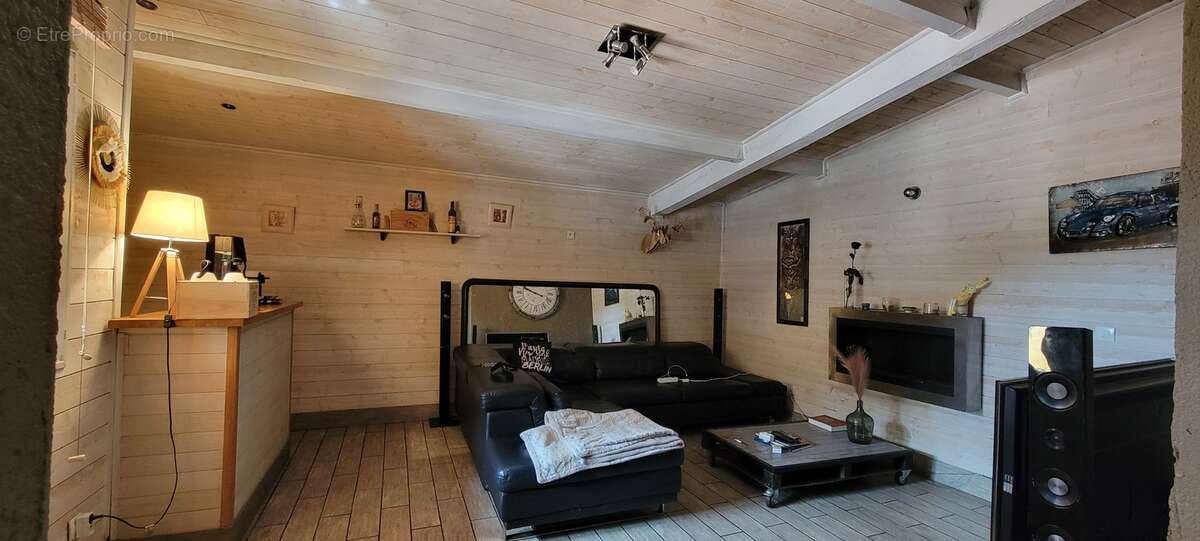 SALON - Maison à LE TEMPLE