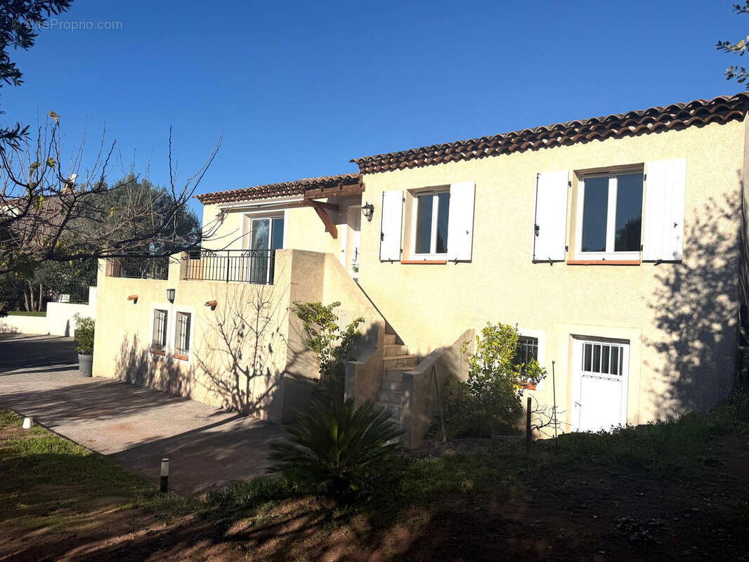 Maison à PUGET-SUR-ARGENS