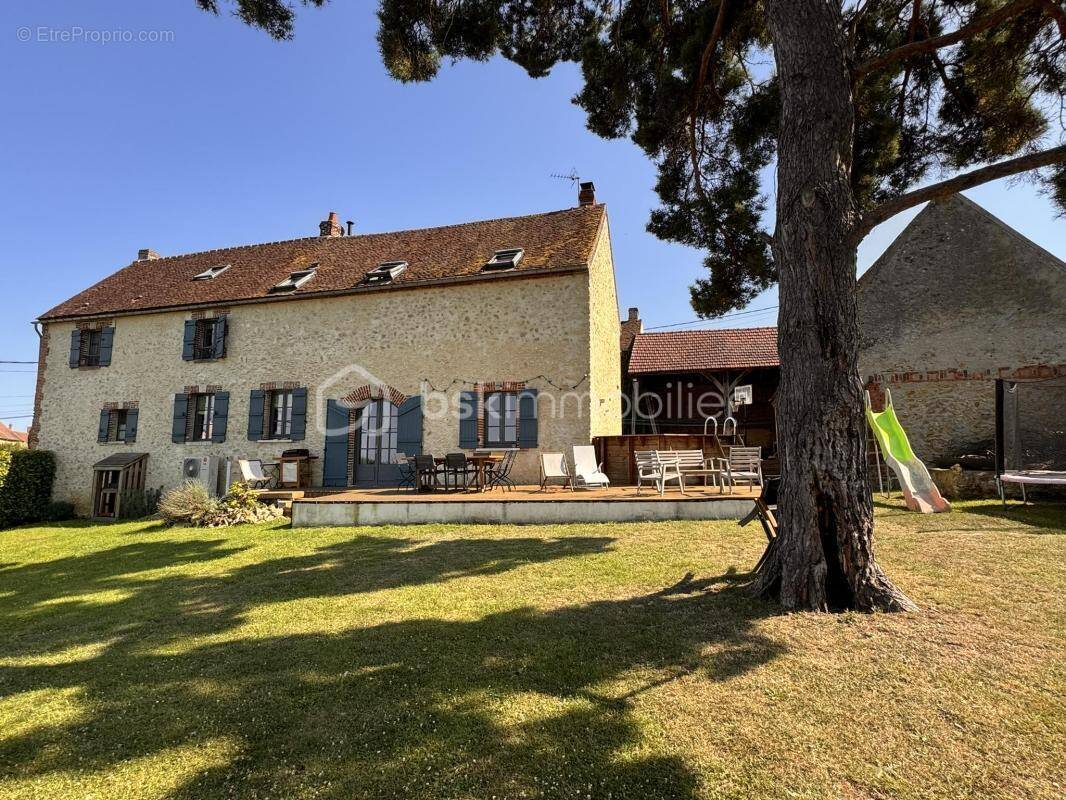Maison à MONTREUIL-SUR-THERAIN