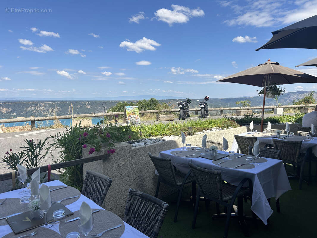 Commerce à MOUSTIERS-SAINTE-MARIE