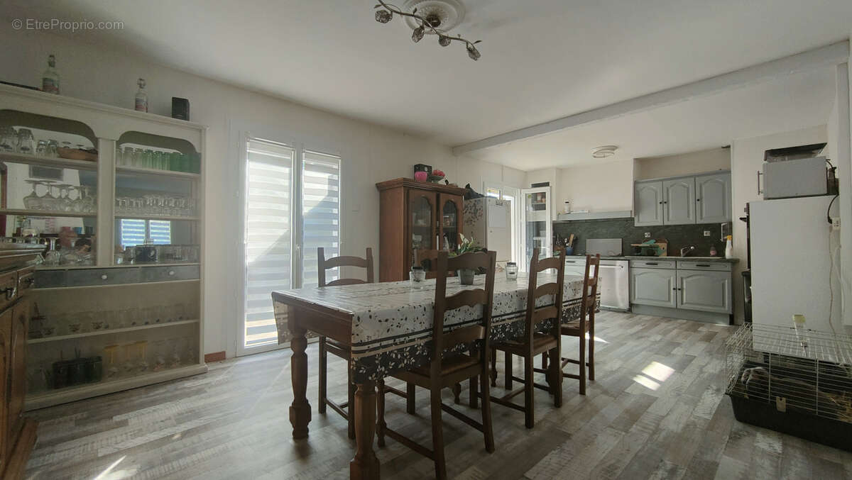 A 20 mn de gisors,  maison renovee de 150 m2 hab sur 800 m2 de terrain clos au calme avec garage et sous sol - photo 4