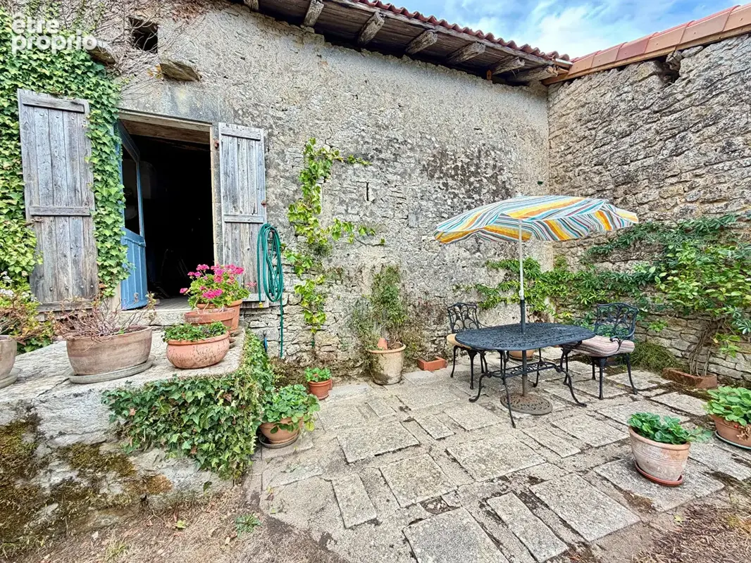 Superbe maison de maître rénovée de 4 chambres avec jardins paysagers, dépendances et maison du XVIIIe siècle à rénover - photo 16
