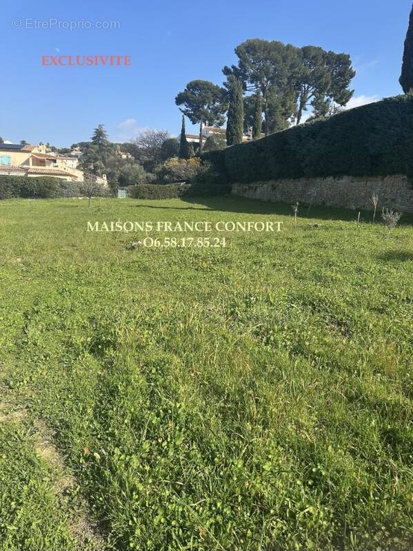 Terrain à SAINT-CYR-SUR-MER