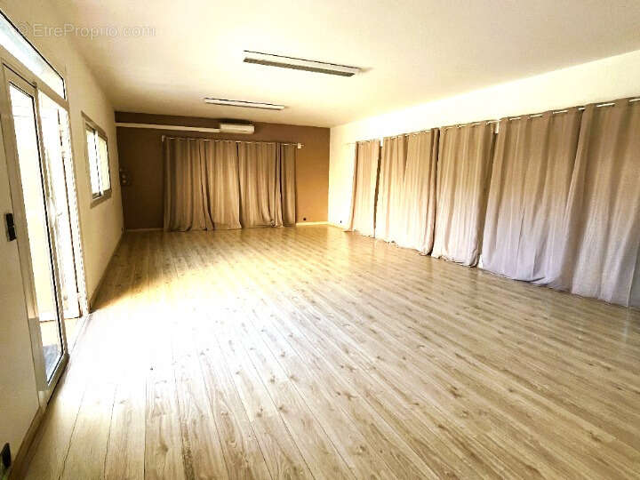 A vendre grande salle  75m2   limoux - photo 3