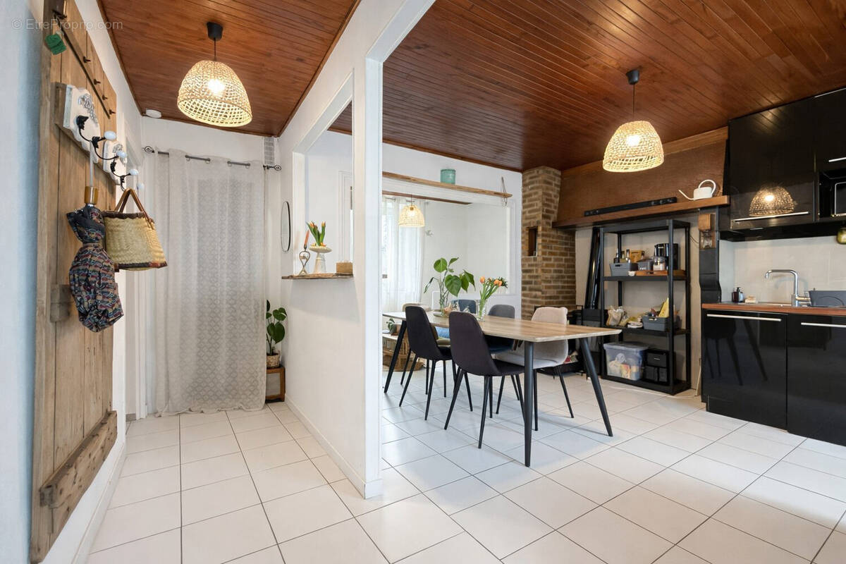Maison 5 pièces 120 m² à vendre à Besse-Et-Saint-Anastaise (63610) - photo 2