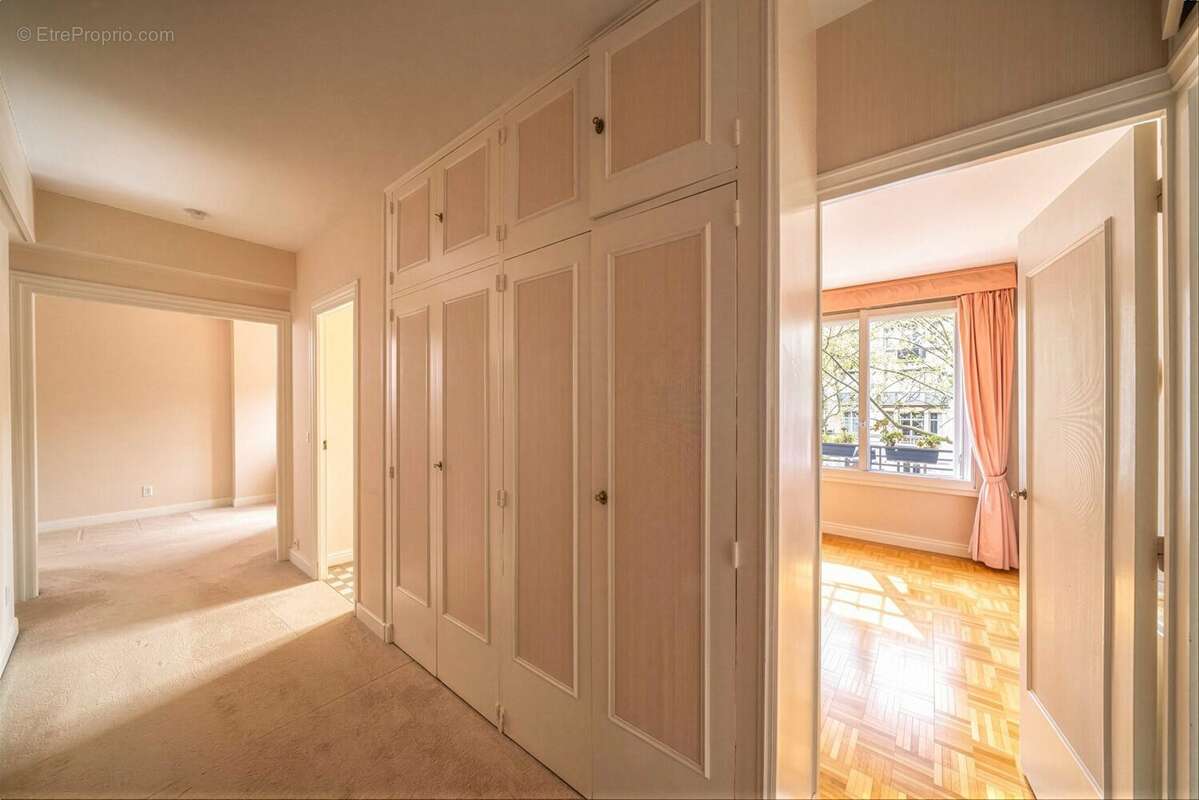 Appartement à PARIS-16E