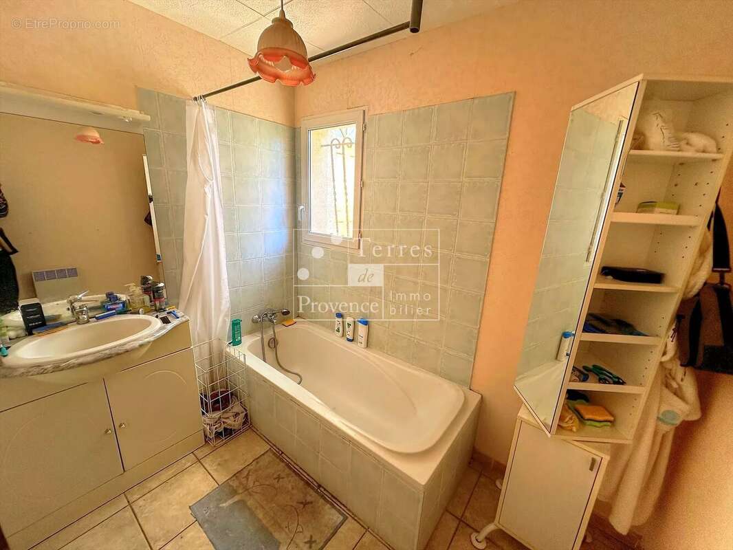 Maison à SILLANS-LA-CASCADE