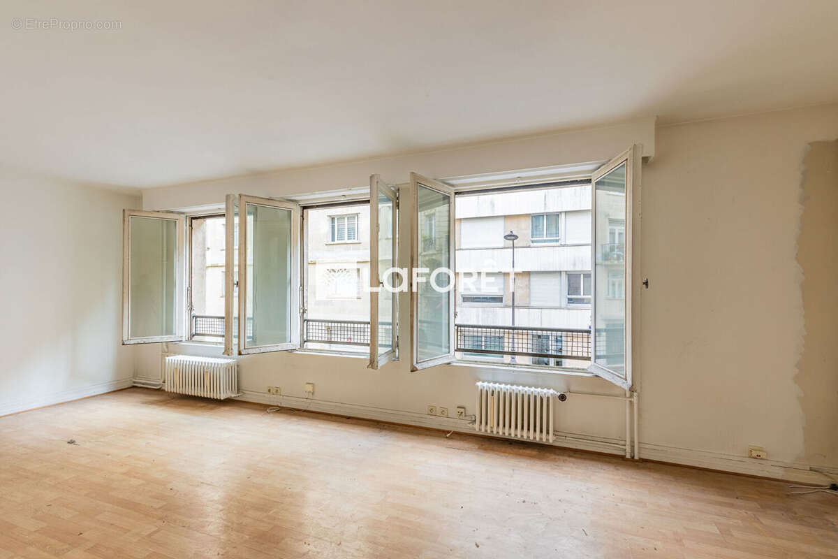 Appartement à PARIS-16E