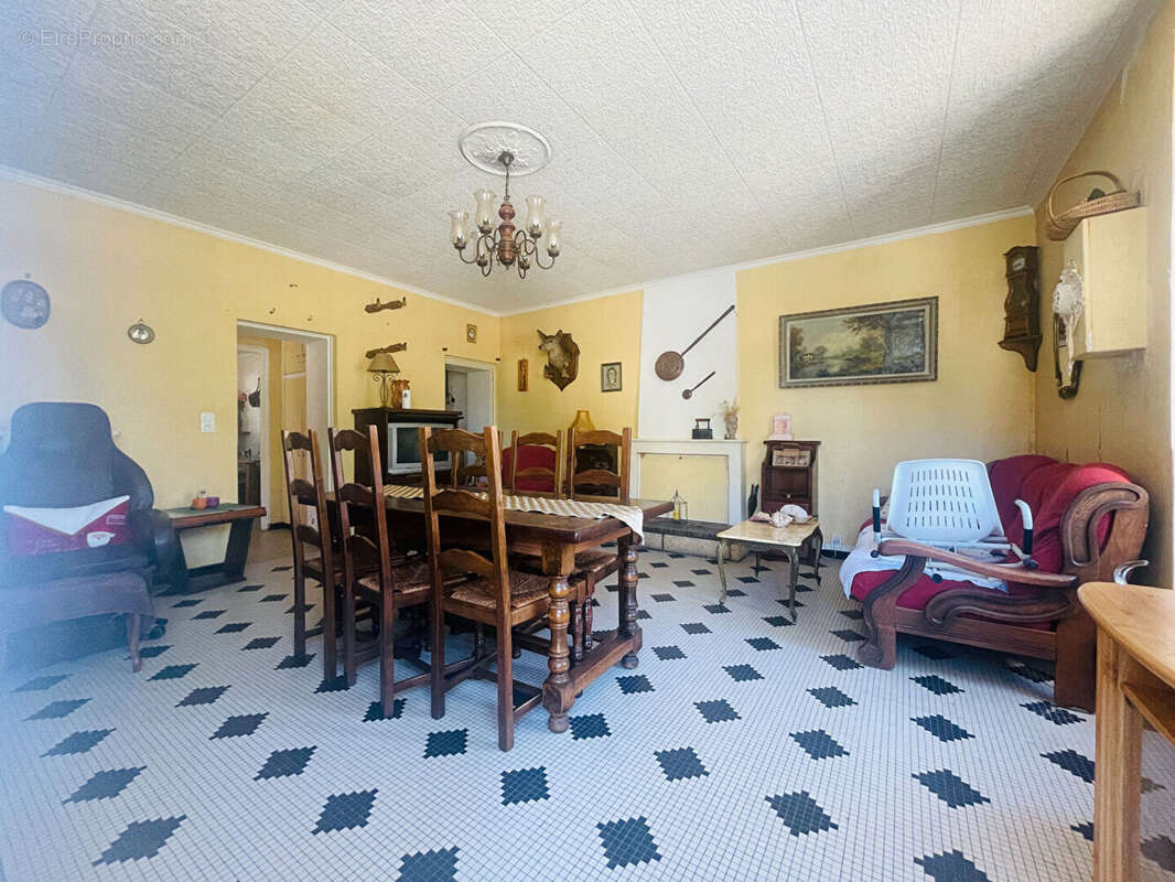 Maison à COMMEQUIERS