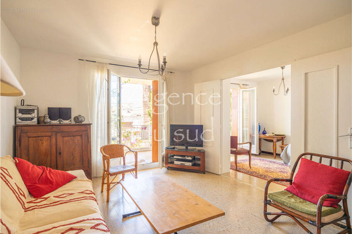 Appartement à SAINT-CYR-SUR-MER