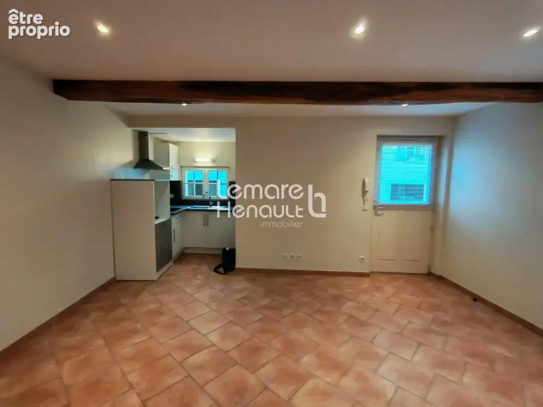 F2 en duplex 38.79 m² de caractère avec un stationnement - photo 3