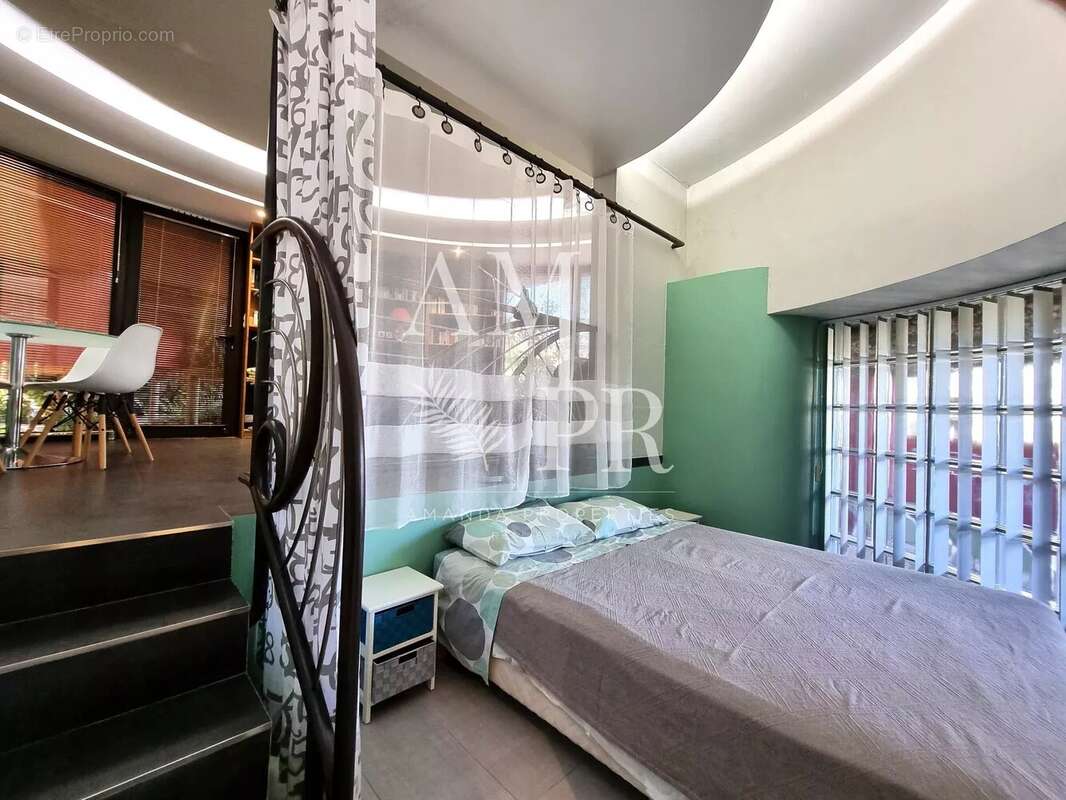 Maison à MANDELIEU-LA-NAPOULE