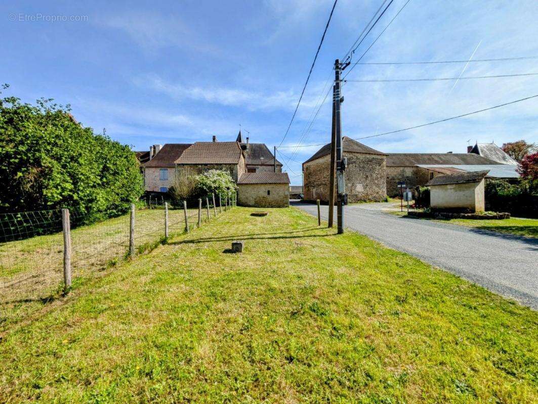 Maison à CHERVEIX-CUBAS