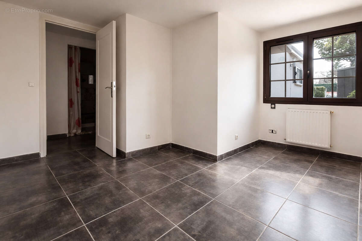 Maison à OZOIR-LA-FERRIERE