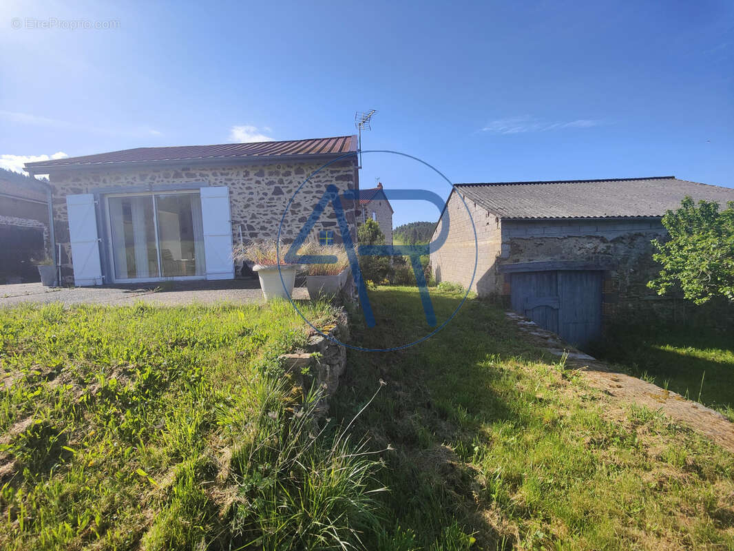 Maison à CHASSAGNES
