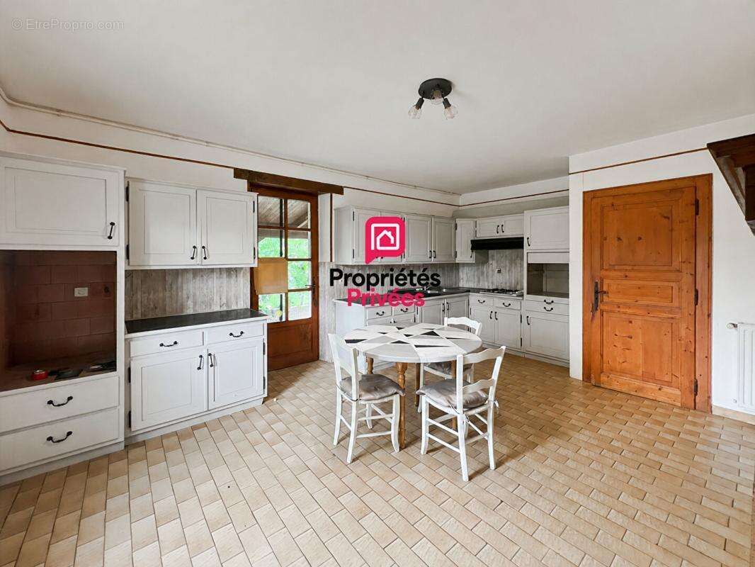 Maison 185m² - 3 chambres - jardin et grange attenante - photo 6