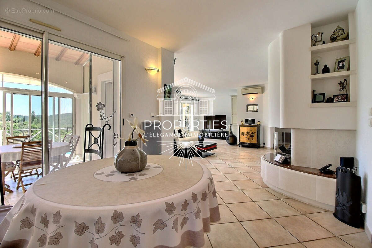 La londe - domaine de valcros - maison de 5 pièces - 130m² - piscine - photo 3