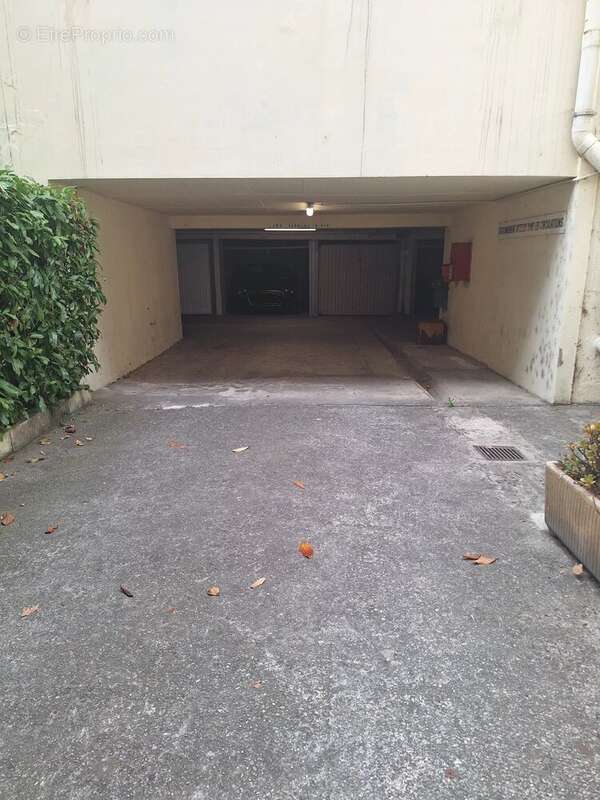 Bd de la Madeleine, garage de plain-pied - photo 2