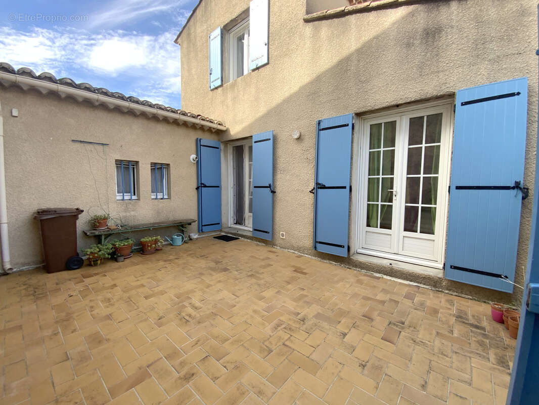Maison de ville à pieds de tous commerces. - photo 12
