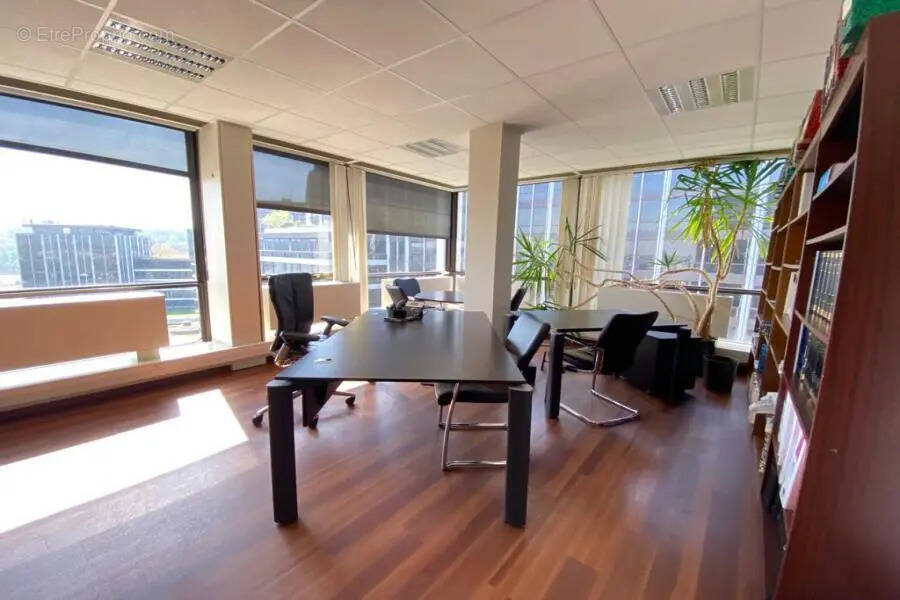 Commerce à SAINT-CLOUD