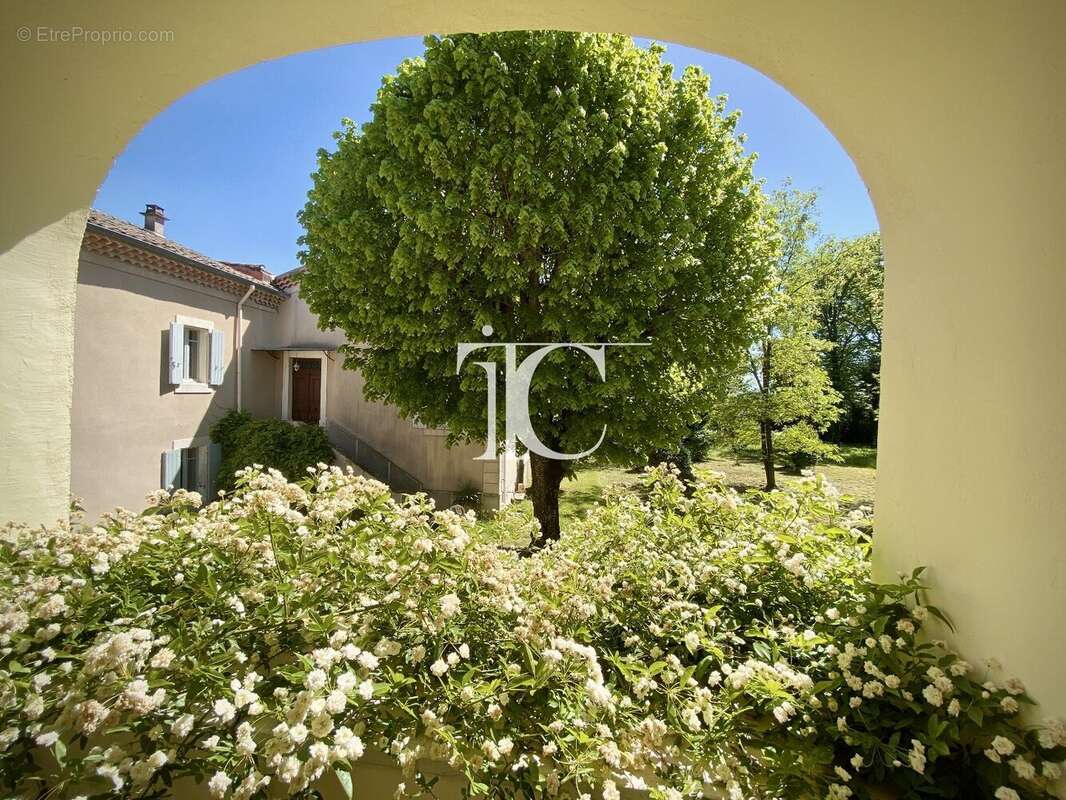 Ales en cevennes, maison de maitre 266m2 et son parc arbore 9666m2, puits, garage - photo 2