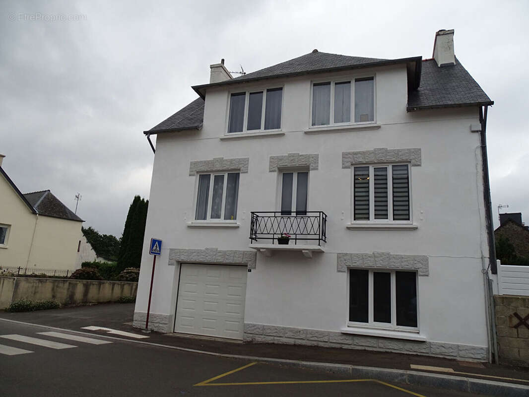 Maison à CARHAIX-PLOUGUER