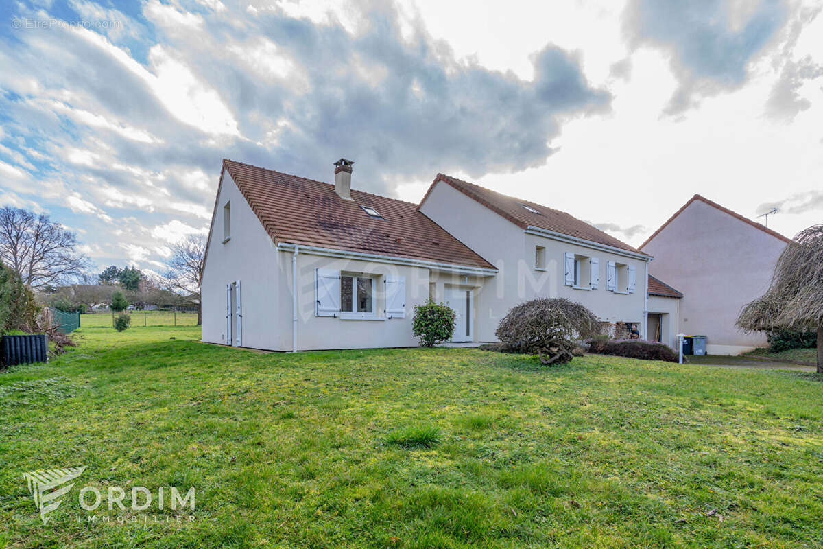 Maison à CHARBUY