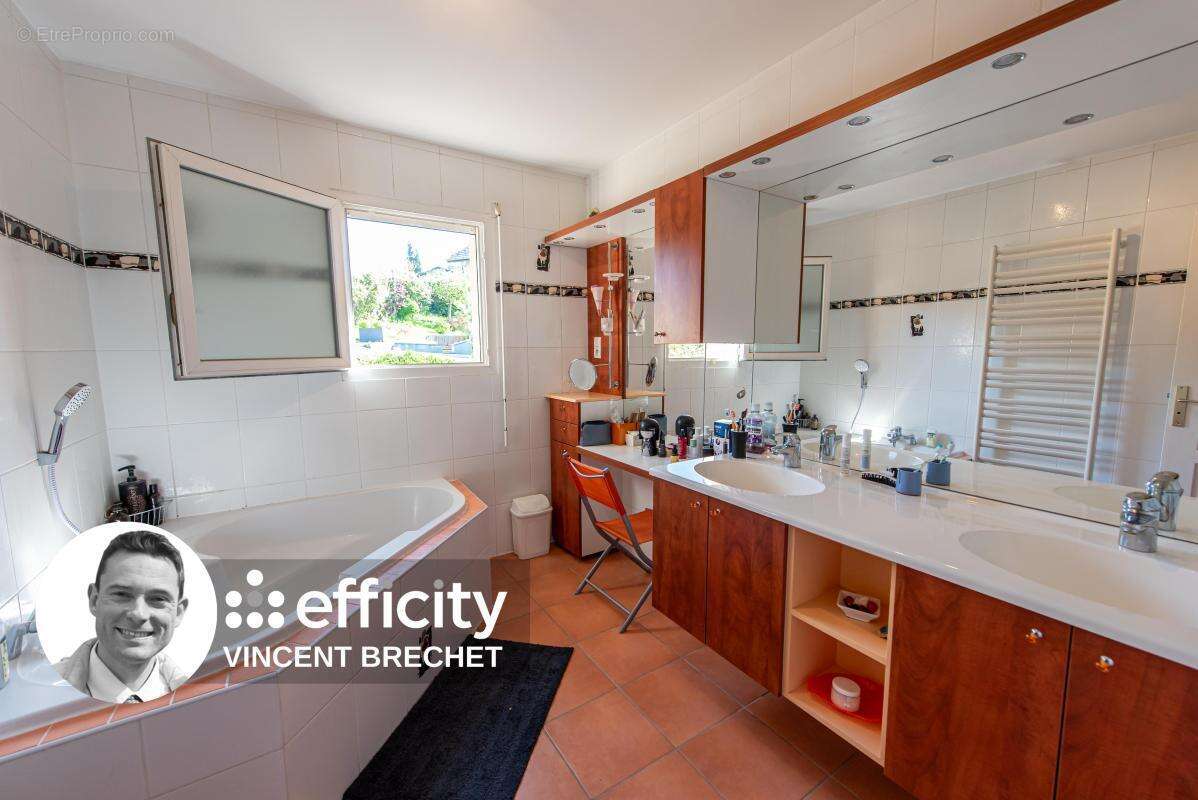 Maison à CRUSEILLES