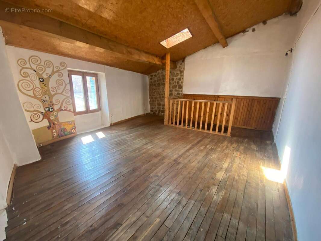 Maison 60 m² à Colombier-Le-Jeune  - photo 4
