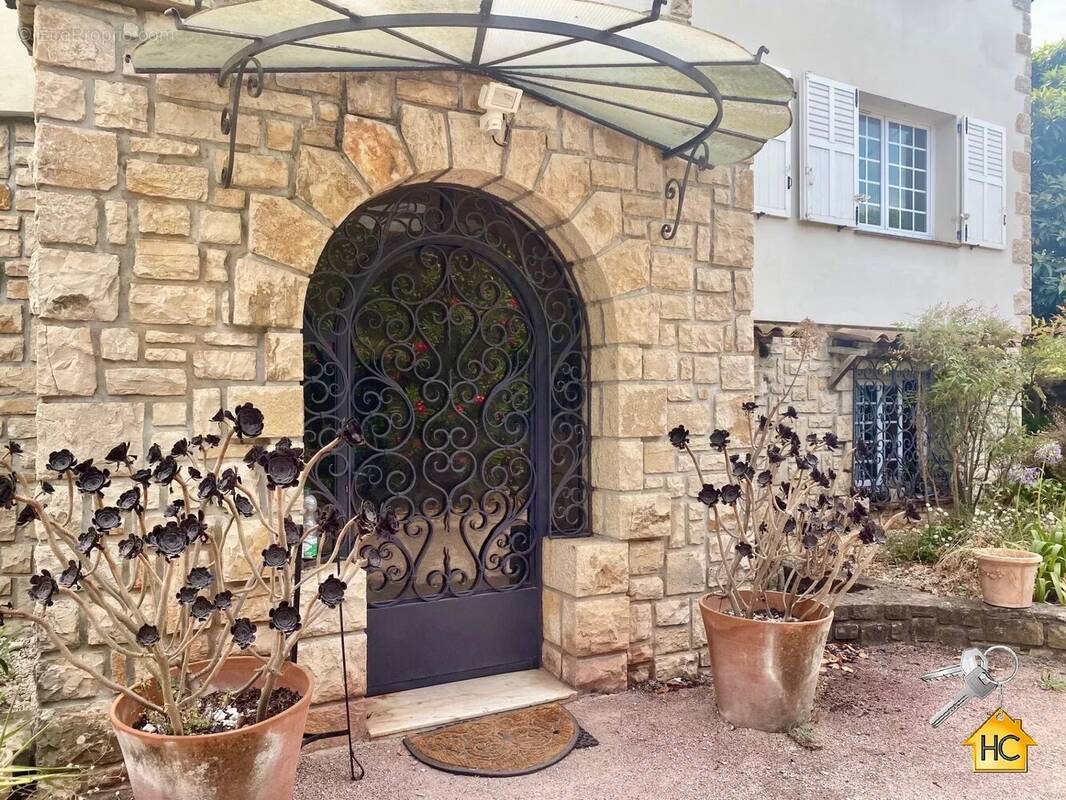 Mougins limite le Cannet Appartement-villa 3850€/m2 avec Jardin 250 m2 - photo 2