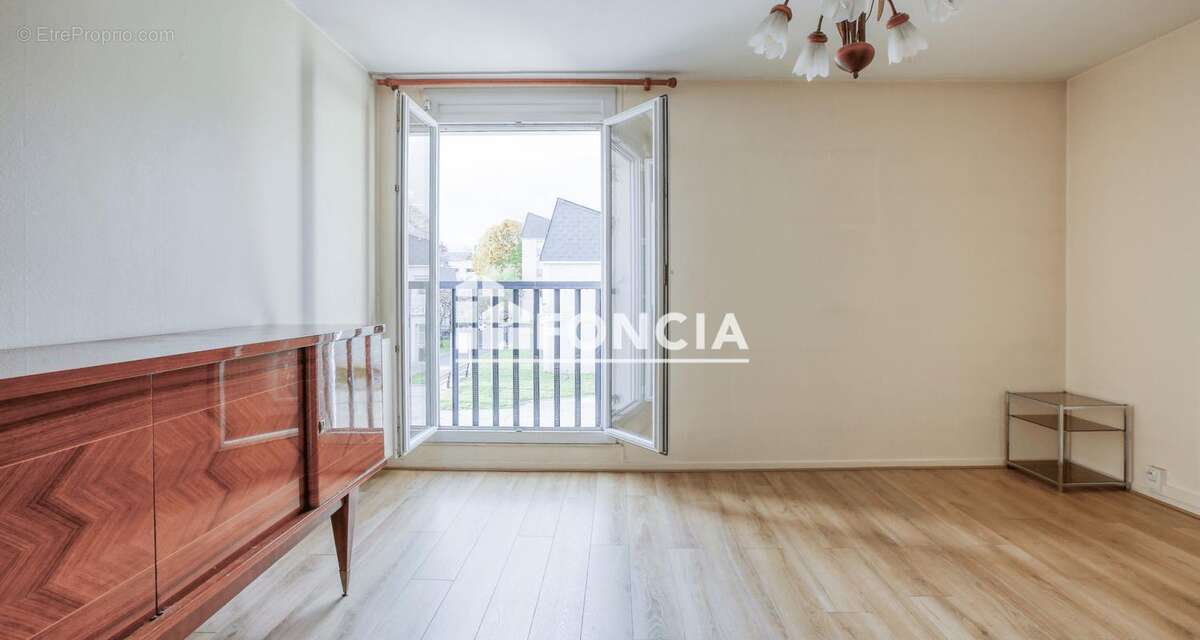 Appartement à AVRILLE